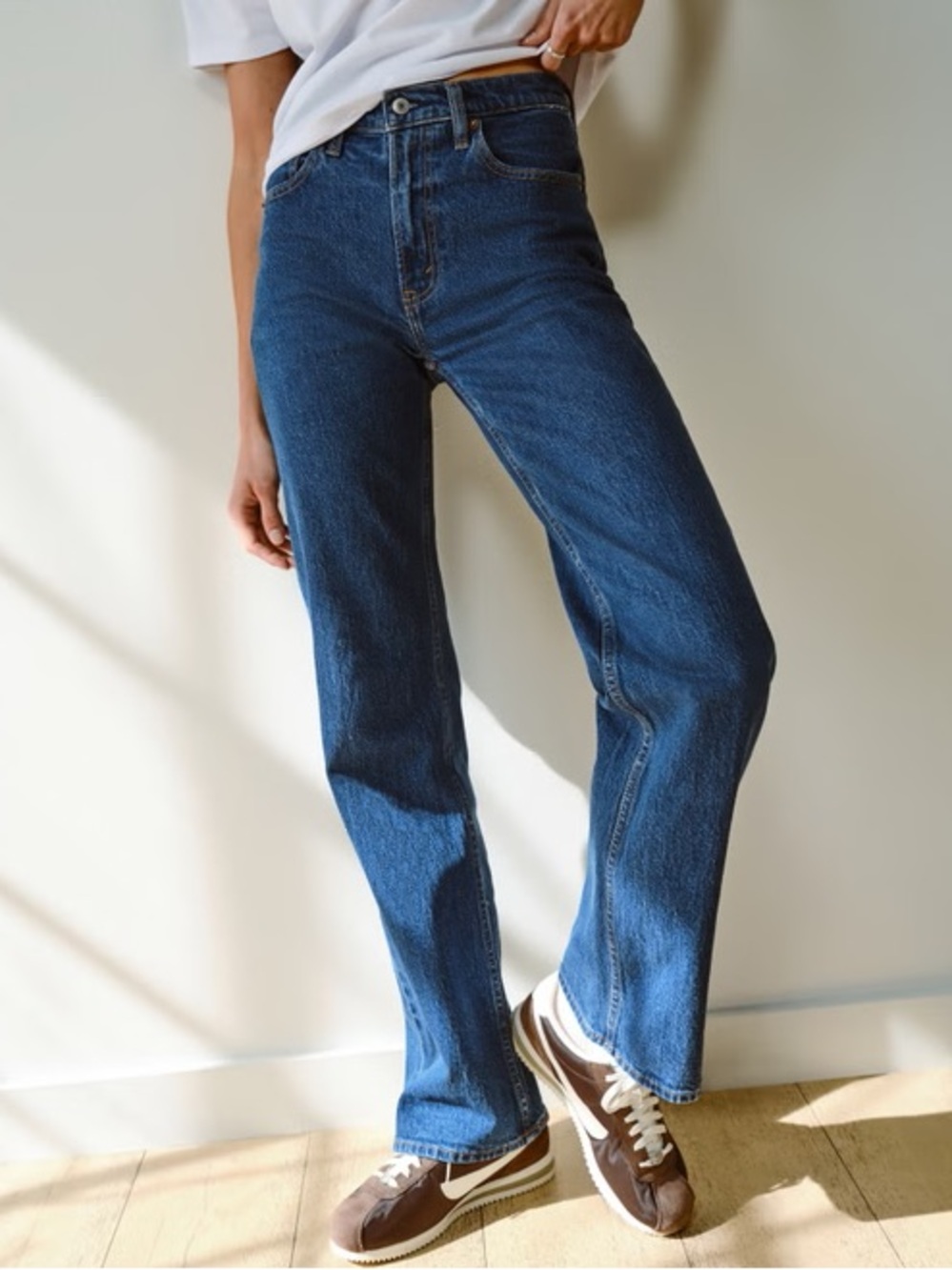Abercrombie & Fitch Ultra High Rise 90s Straight Jean in Dark